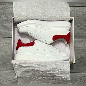 Alexander McQueen
Oversized low-top sneakers